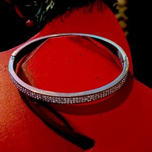 Beauty silver cuff with crystals